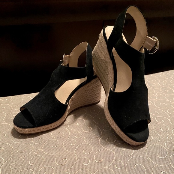 Life Stride Shoes - NWOT. NEVER WORN. Black espadrille wedges